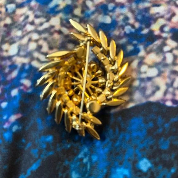 Vintage Tornado brooch - Picture 2 of 2